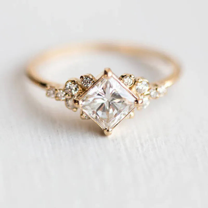 Anillo Cuadrado Solitario Oro