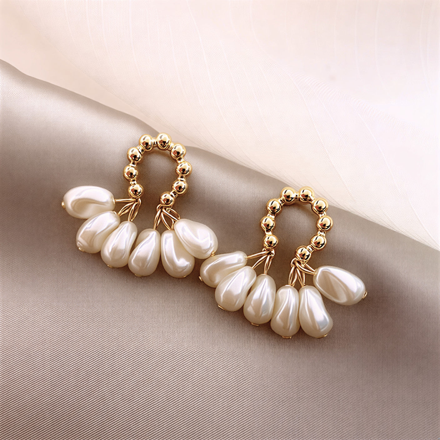 Aretes de Aro de Perla Petal