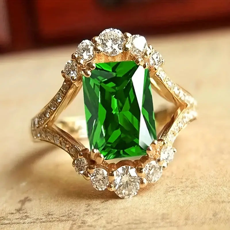 Anillo Halo Oro Esmeralda