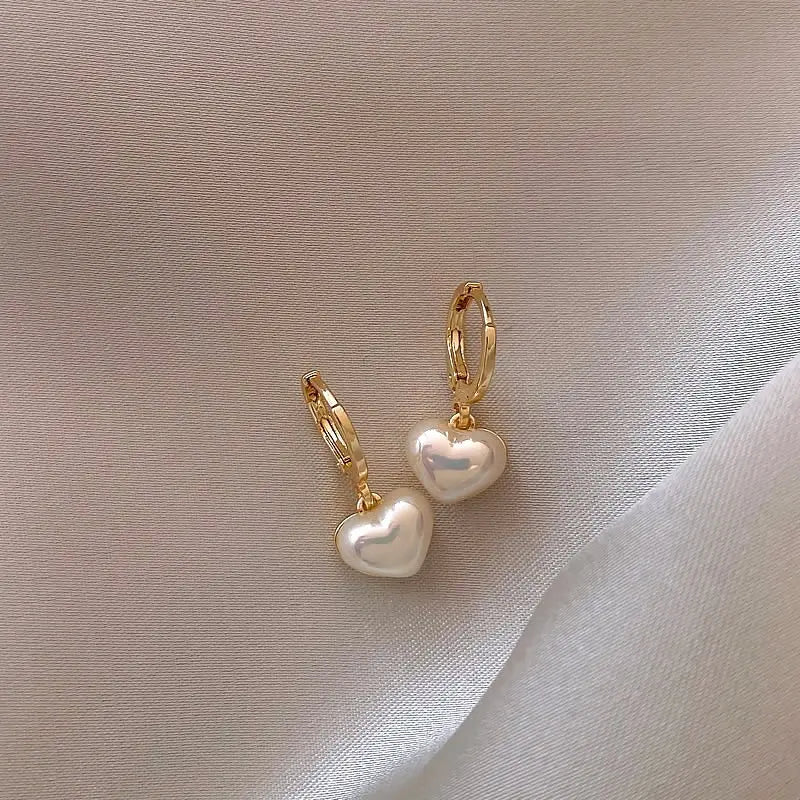 Aretes Colgantes de Corazón de Perla Oro