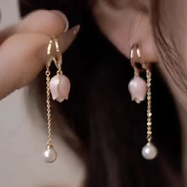 Aretes Colgantes Floral de Perla Oro