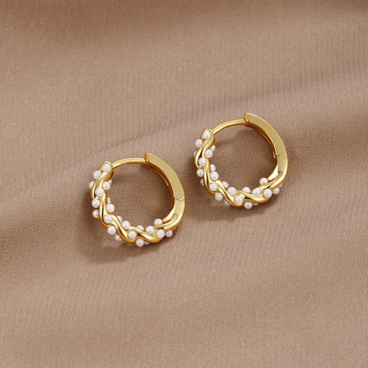 Aretes de Aro de Perla Twirled