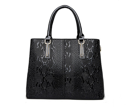Women's Leather Handbag - Intrecciato